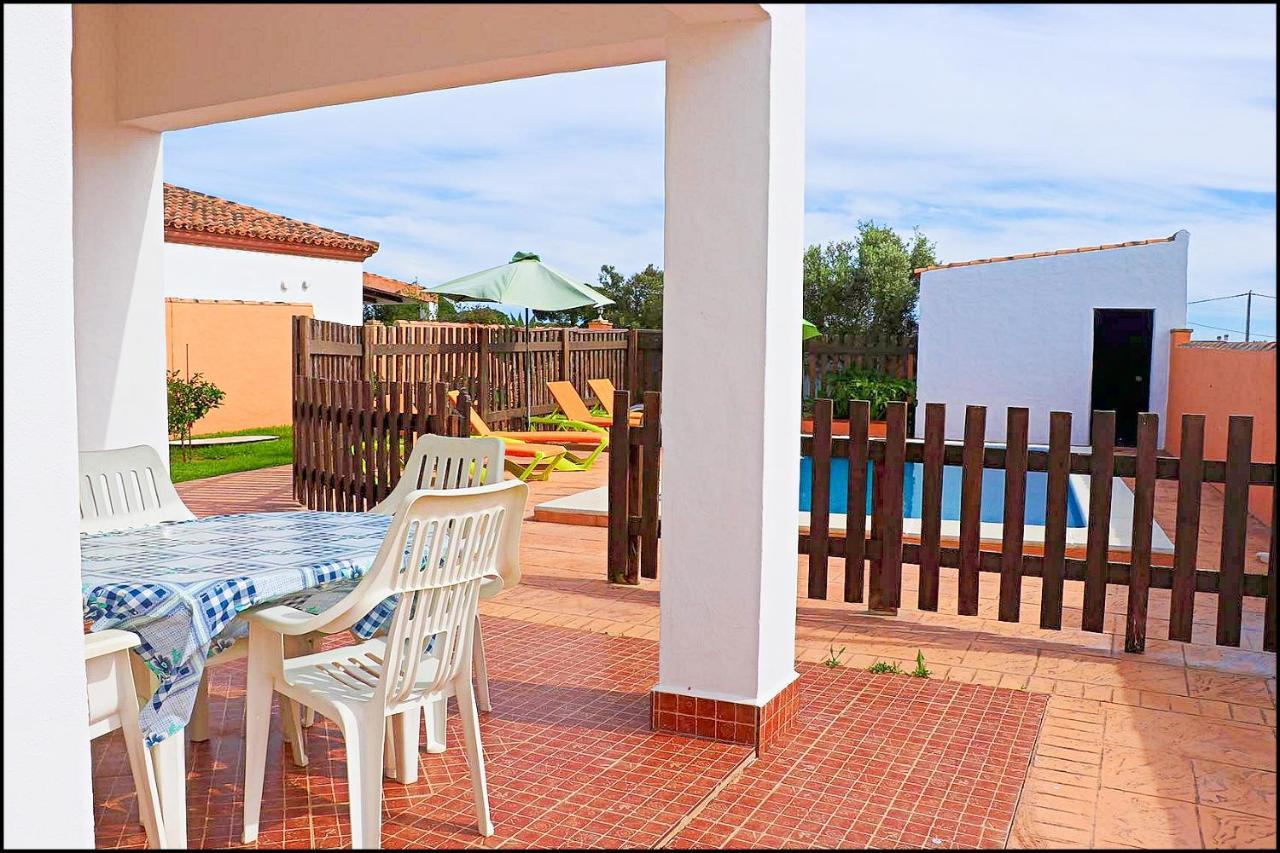 קוניל דה לה פרונטרה Chalet Rustico Roche מראה חיצוני תמונה