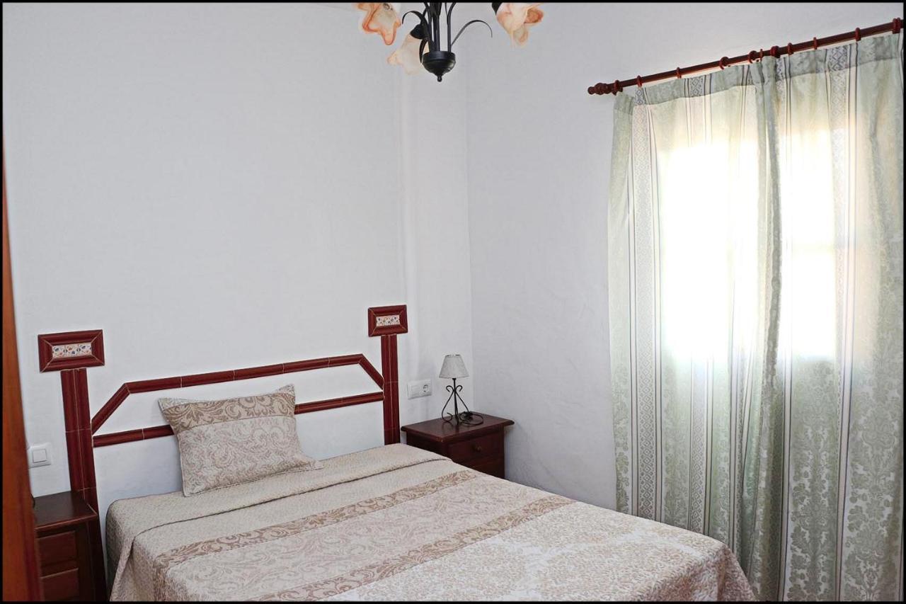 קוניל דה לה פרונטרה Chalet Rustico Roche מראה חיצוני תמונה