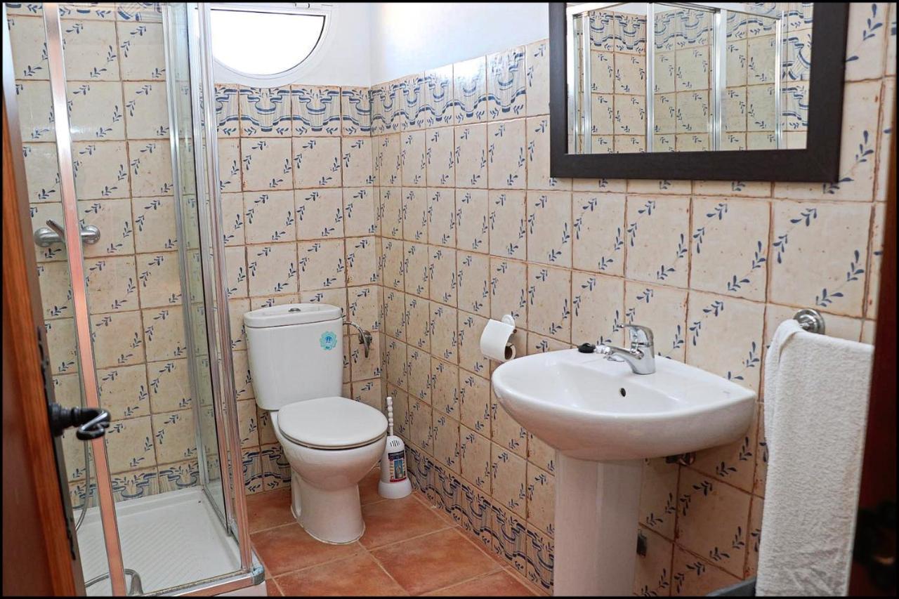 קוניל דה לה פרונטרה Chalet Rustico Roche מראה חיצוני תמונה