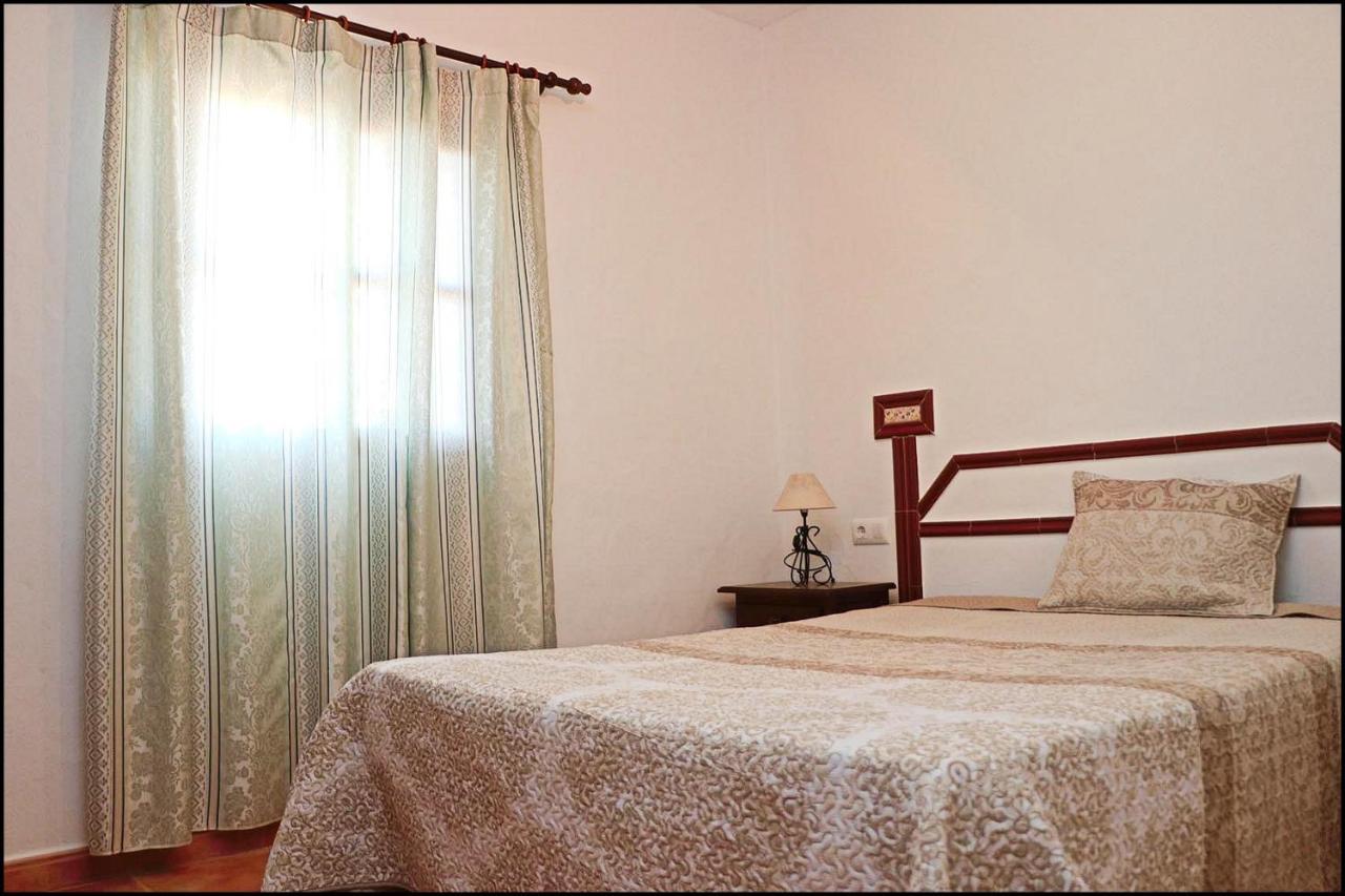 קוניל דה לה פרונטרה Chalet Rustico Roche מראה חיצוני תמונה