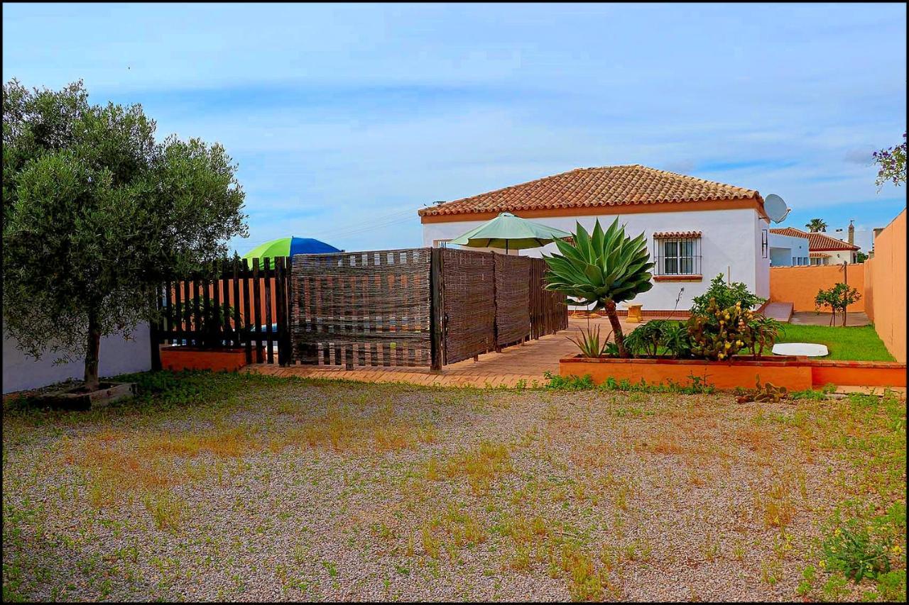 קוניל דה לה פרונטרה Chalet Rustico Roche מראה חיצוני תמונה