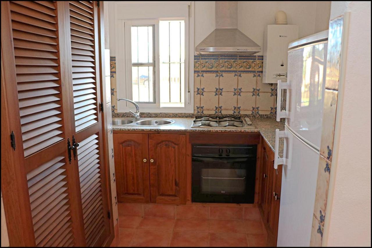 קוניל דה לה פרונטרה Chalet Rustico Roche מראה חיצוני תמונה